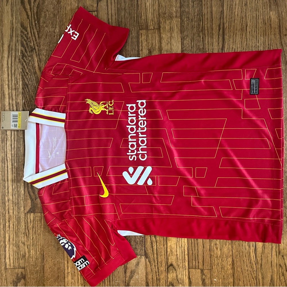 Liverpool 2024/2025 Home Soccer Jersey - Picture 5 of 8